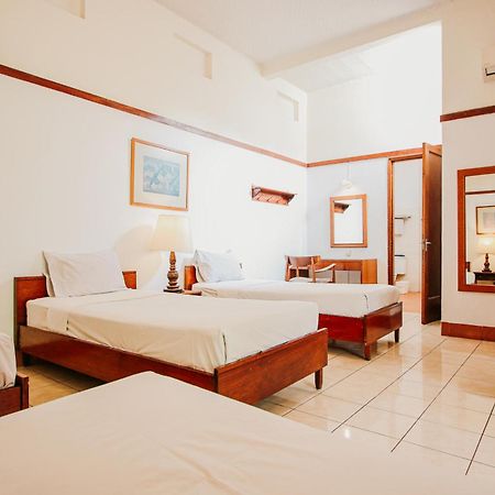 Hotel Bumi Asih Gedung Sate Бандунг Екстериор снимка