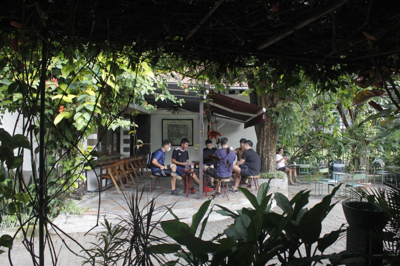 Hotel Bumi Asih Gedung Sate Бандунг Екстериор снимка