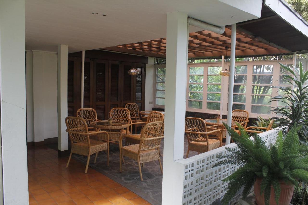 Hotel Bumi Asih Gedung Sate Бандунг Екстериор снимка