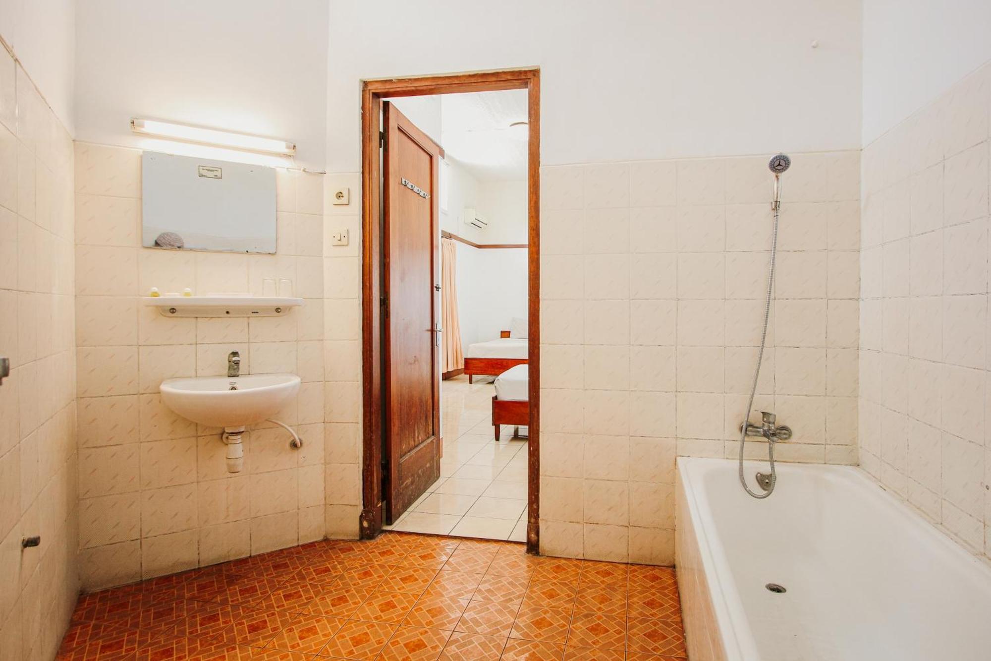 Hotel Bumi Asih Gedung Sate Бандунг Екстериор снимка