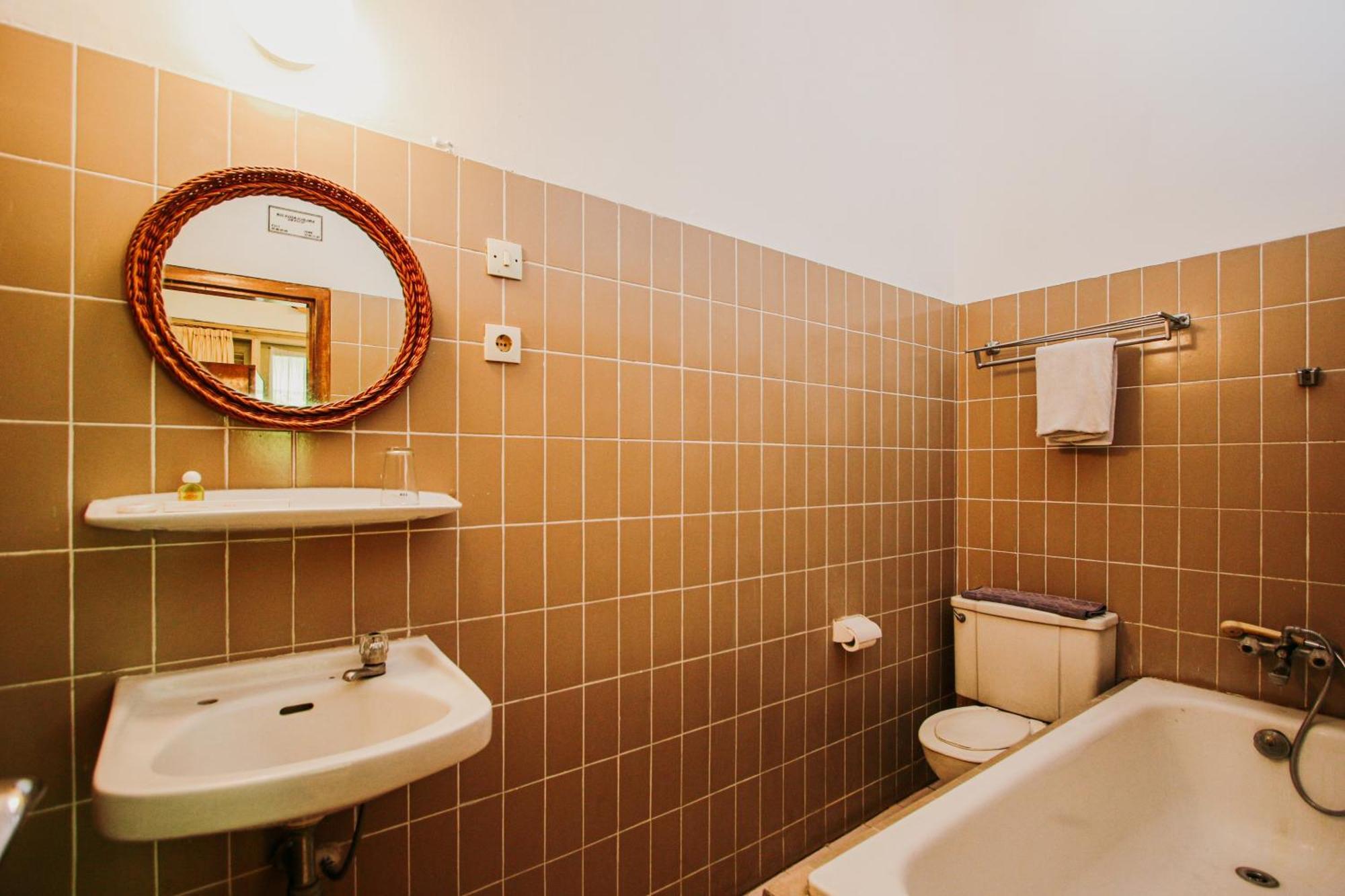 Hotel Bumi Asih Gedung Sate Бандунг Екстериор снимка