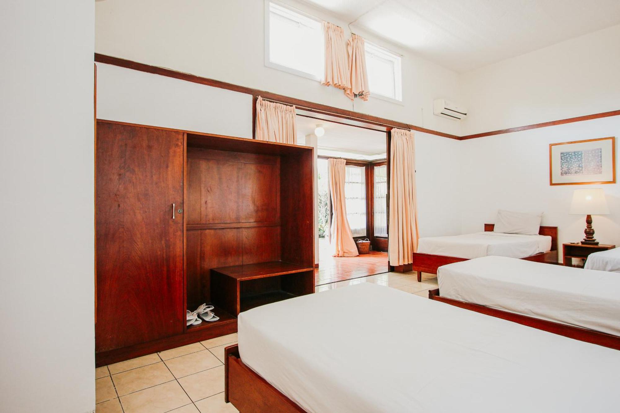 Hotel Bumi Asih Gedung Sate Бандунг Екстериор снимка