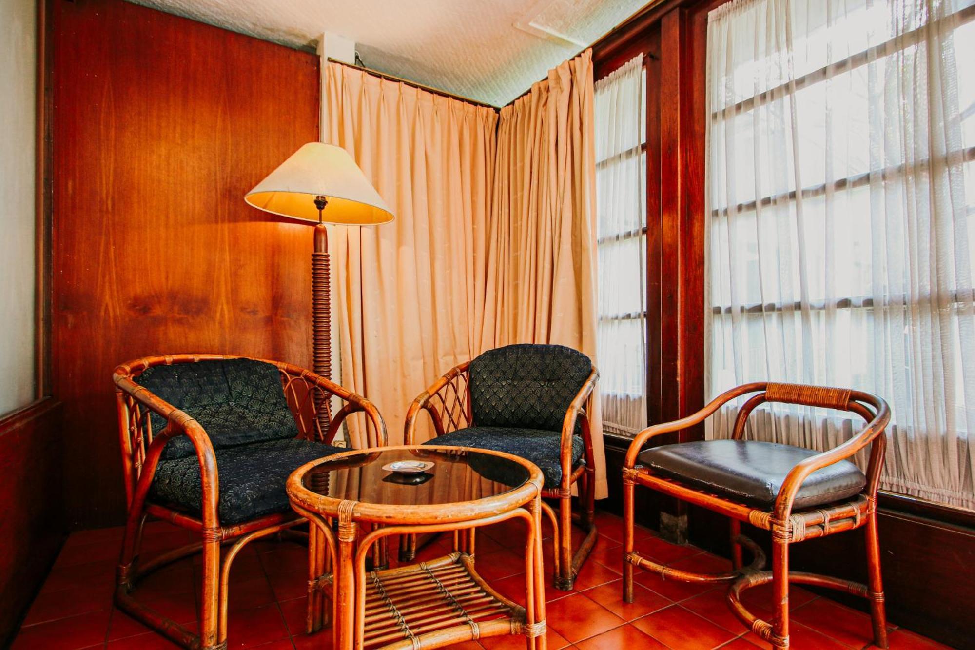 Hotel Bumi Asih Gedung Sate Бандунг Екстериор снимка