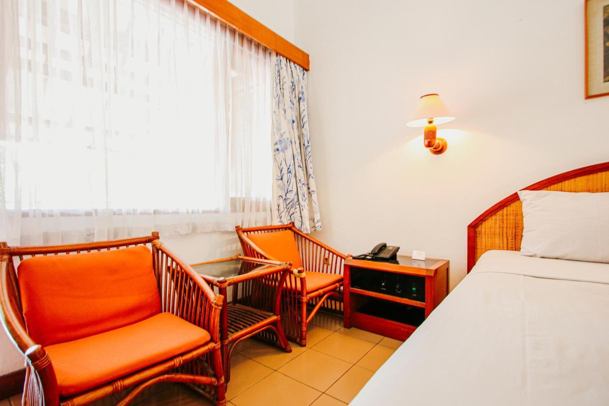 Hotel Bumi Asih Gedung Sate Бандунг Екстериор снимка