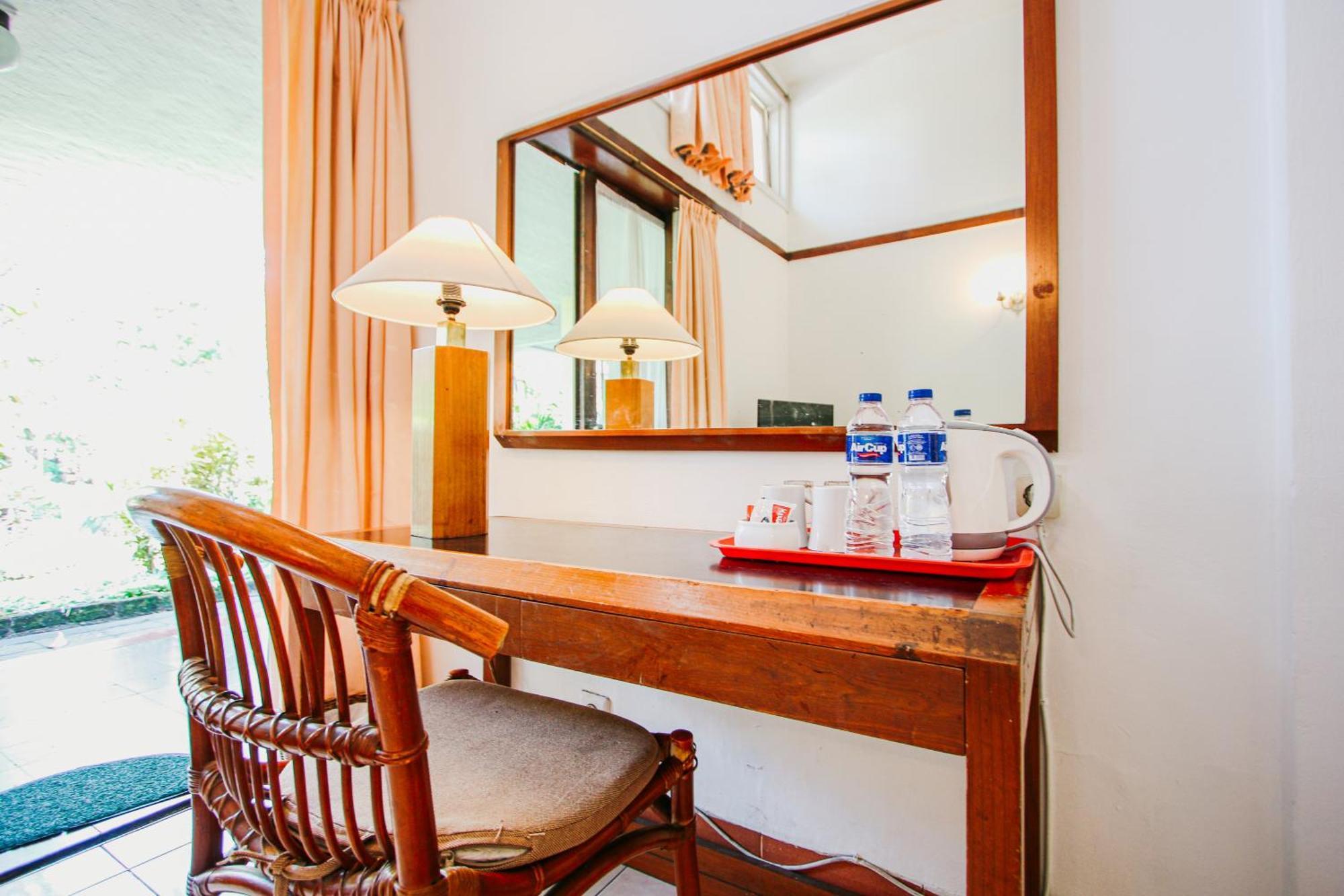 Hotel Bumi Asih Gedung Sate Бандунг Екстериор снимка