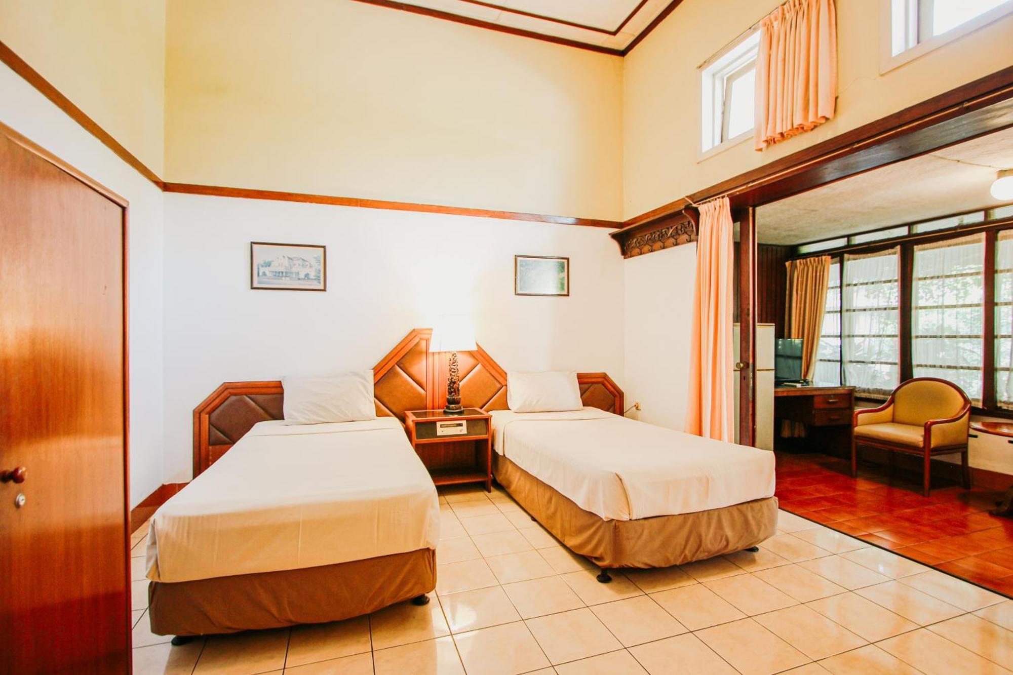 Hotel Bumi Asih Gedung Sate Бандунг Екстериор снимка