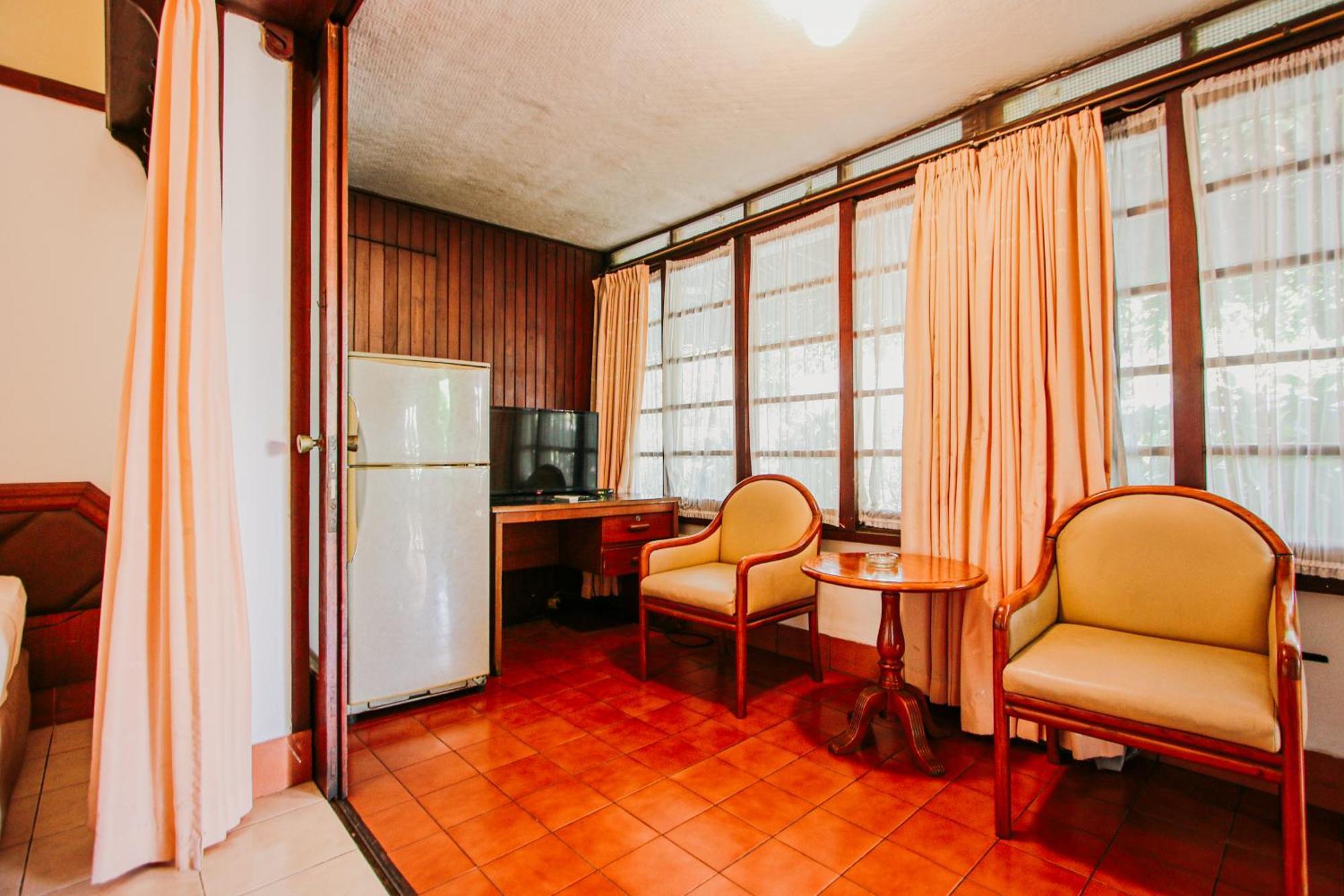 Hotel Bumi Asih Gedung Sate Бандунг Екстериор снимка