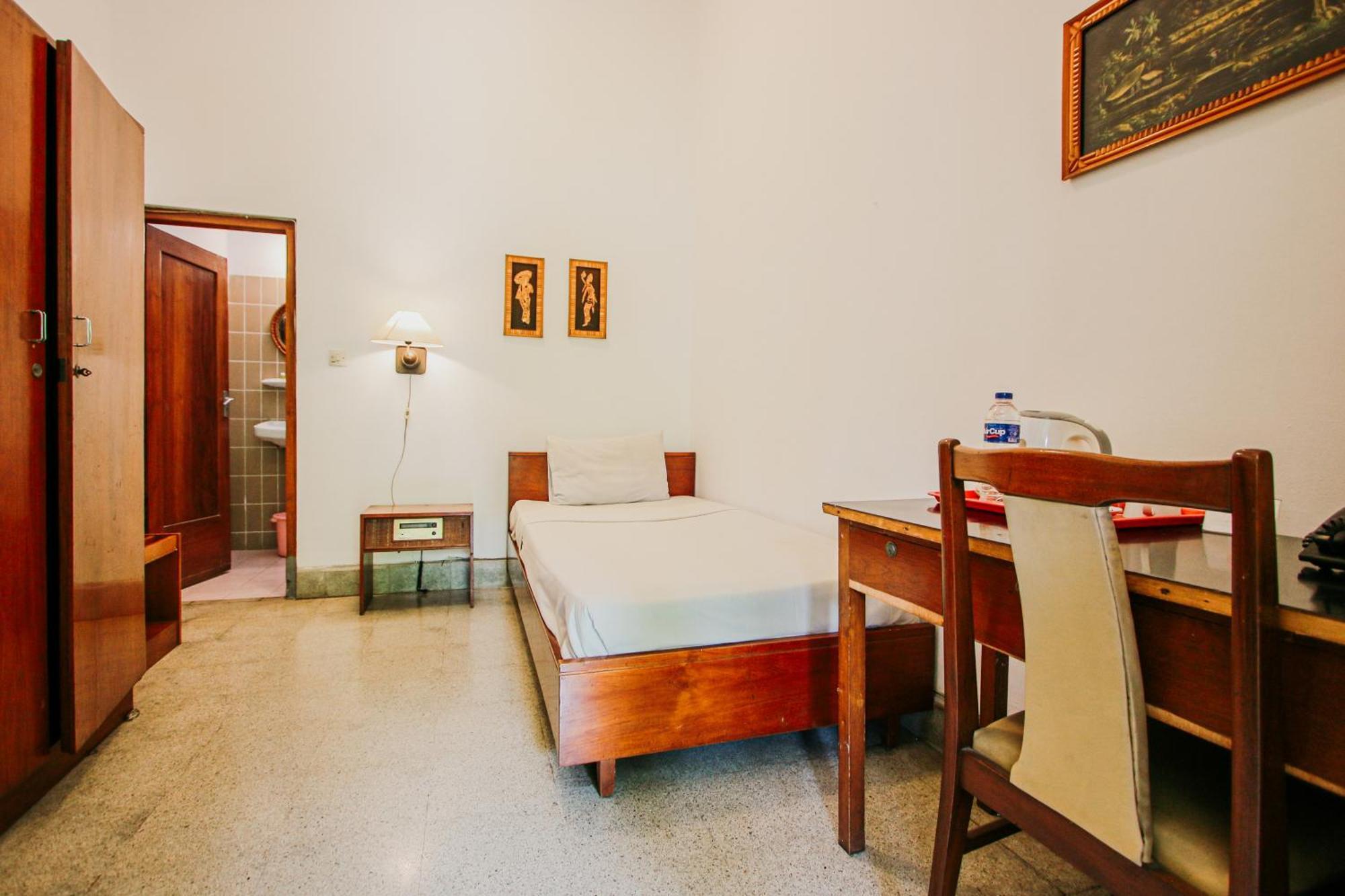 Hotel Bumi Asih Gedung Sate Бандунг Екстериор снимка