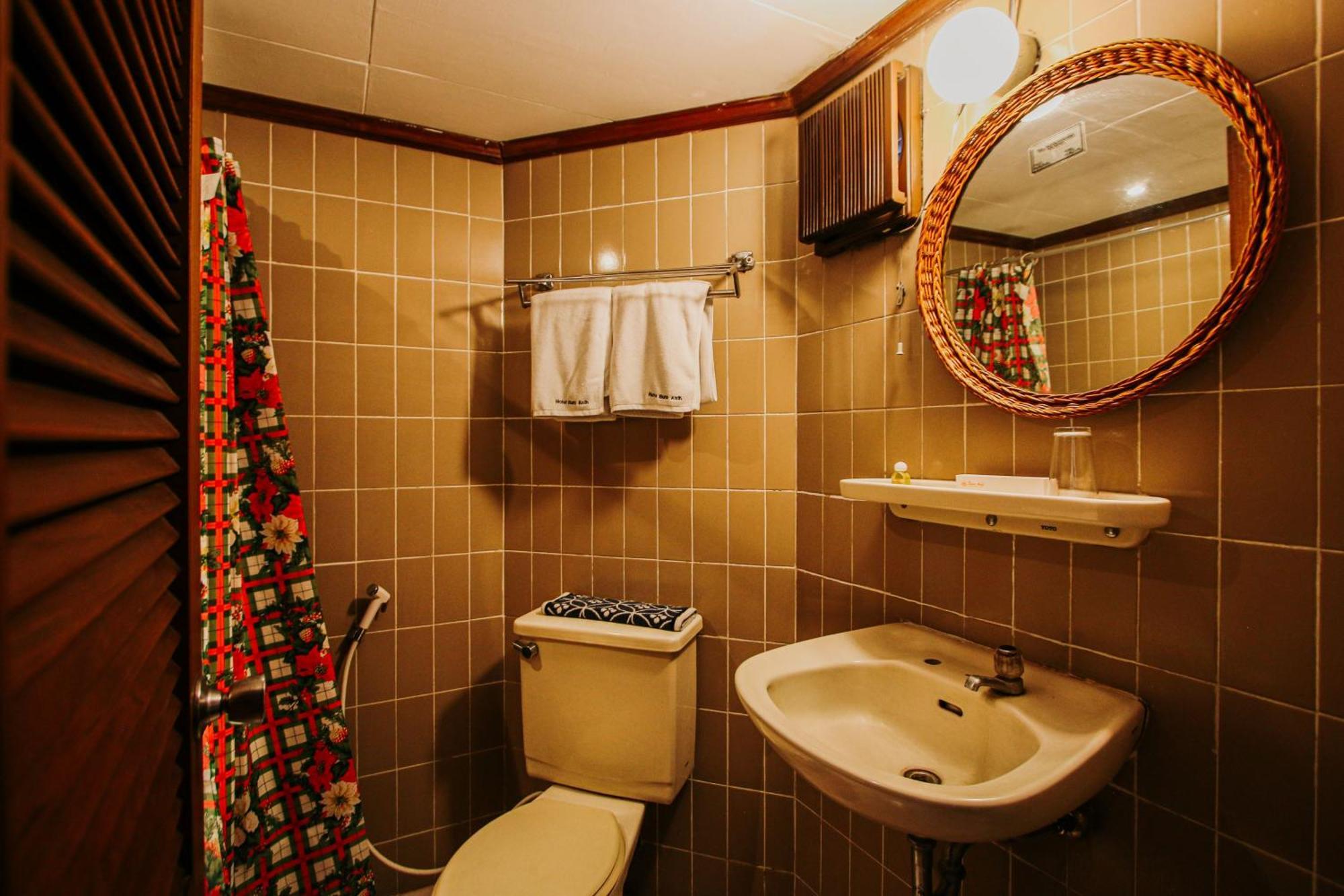Hotel Bumi Asih Gedung Sate Бандунг Екстериор снимка