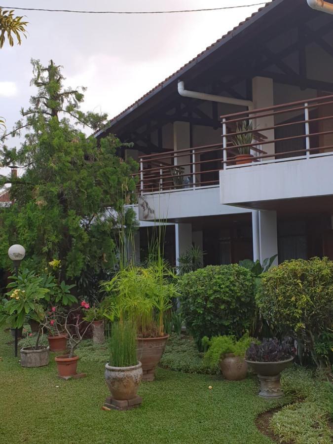 Hotel Bumi Asih Gedung Sate Бандунг Екстериор снимка