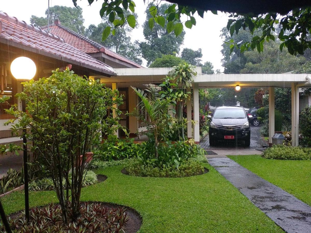 Hotel Bumi Asih Gedung Sate Бандунг Екстериор снимка