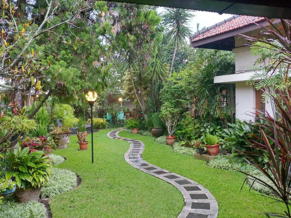 Hotel Bumi Asih Gedung Sate Бандунг Екстериор снимка